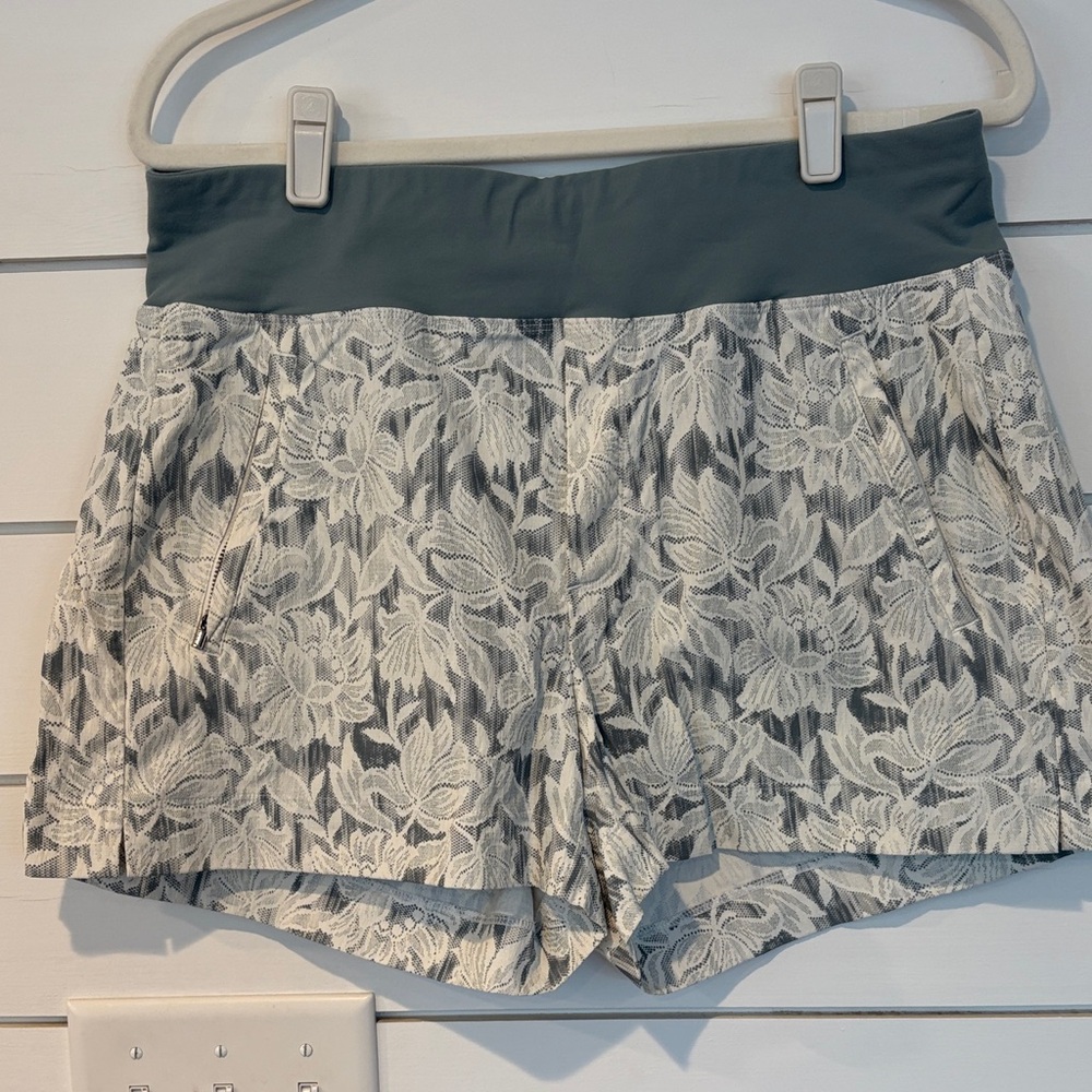 Athleta Floral Lace Women's Shorts - Green